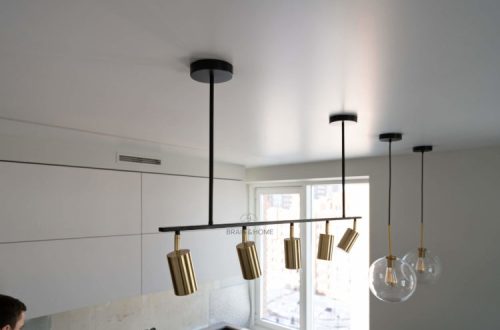 Современный натяжной потолок с интегрированным освещением в интерьере от Brain & Home.